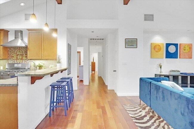 Entry - 6309 Carpenter Ave