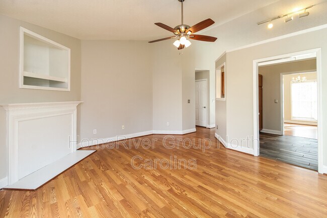 Building Photo - 4811 Seminole Ct