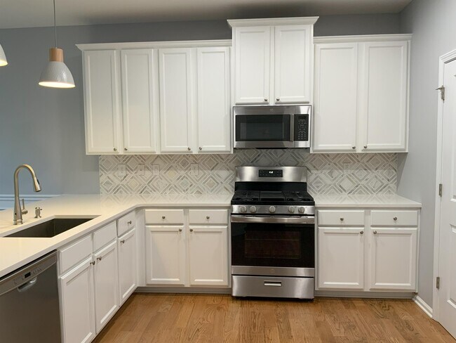 Building Photo - 1465 Parkside Village Dr