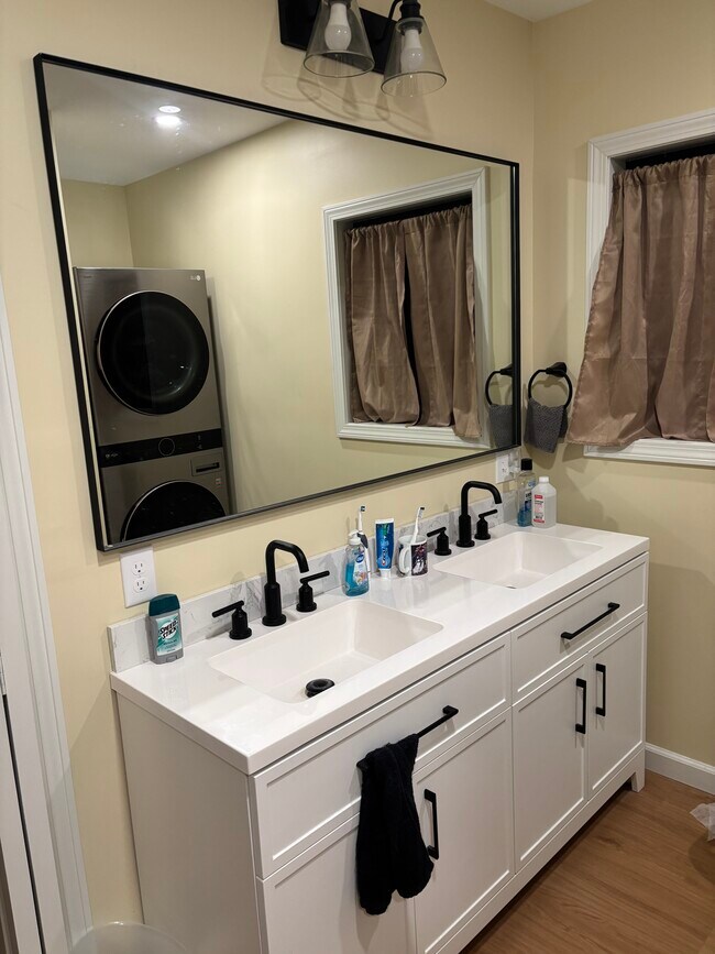 Foto del edificio - 1177 Main St