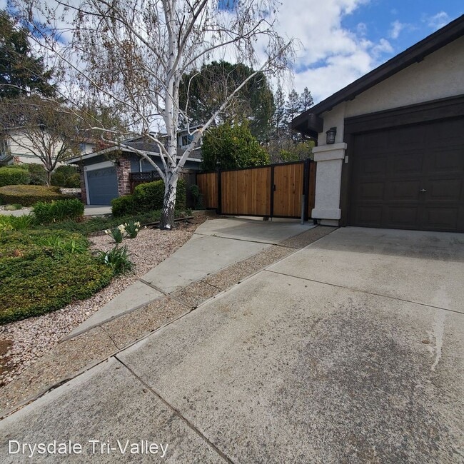 Building Photo - 3 br, 2.5 bath House - 1863 Yolanda Circle