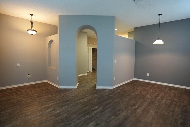 Building Photo - 12846 Woodbury Glen Dr