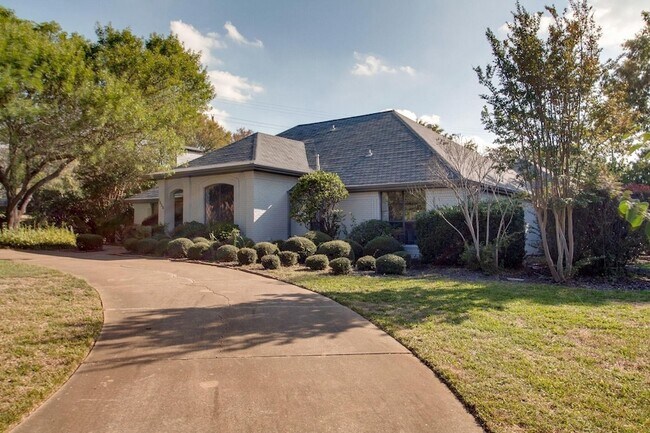 Building Photo - 1335 Glen Cove