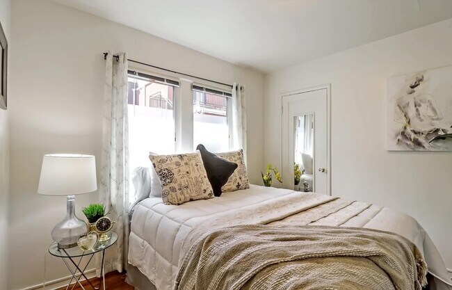 Interior Photo - 837-839 Cleveland Ave