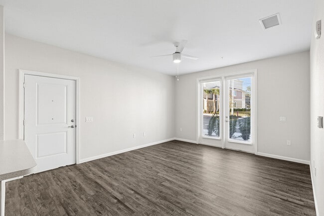 Building Photo - Whispering Oaks