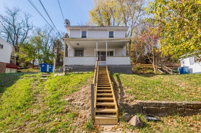 Building Photo - Stunning 3 bedroom home in Penn Hills avai...