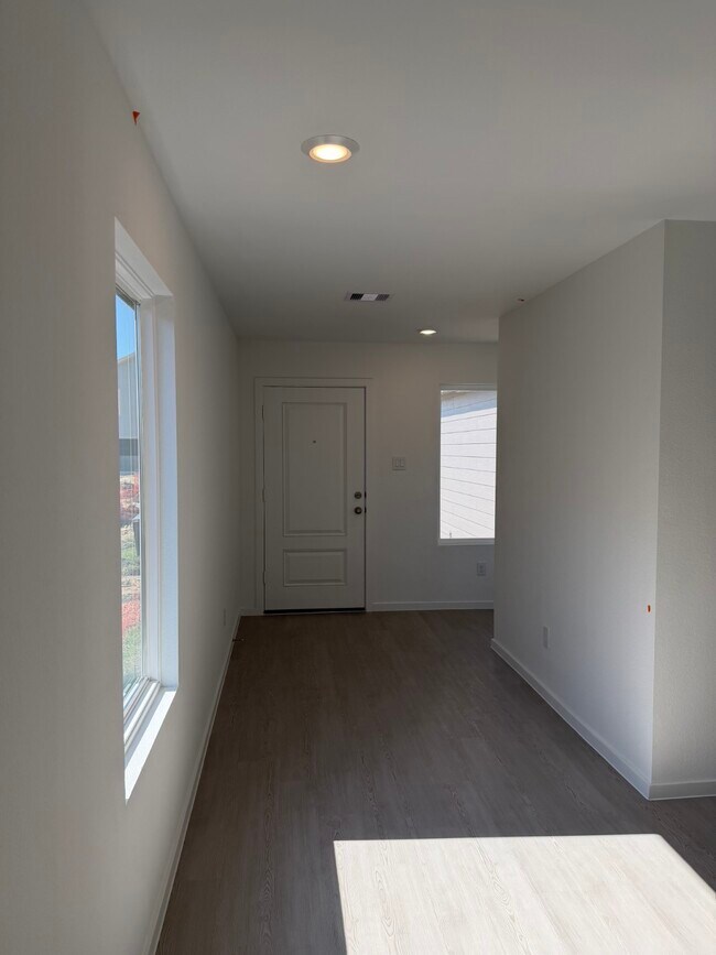 Building Photo - 662 Rd 590110