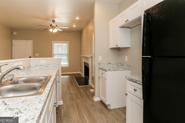 Building Photo - 1011 Parsons St SW