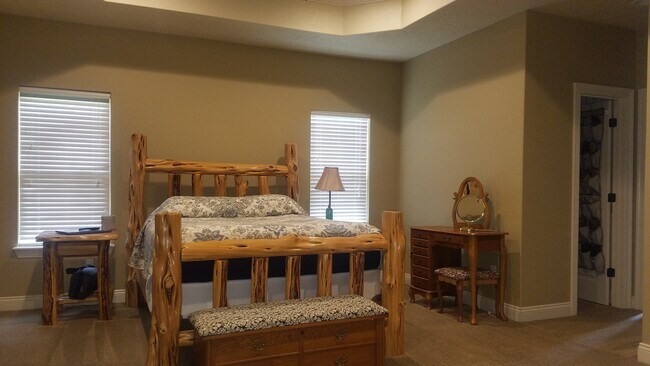 Master bedroom - 1235 Harmony Lane