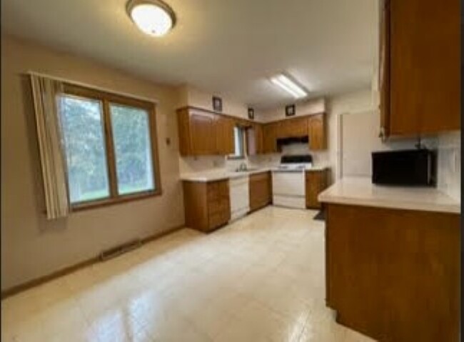 Building Photo - 2519 Hickory Grove Rd