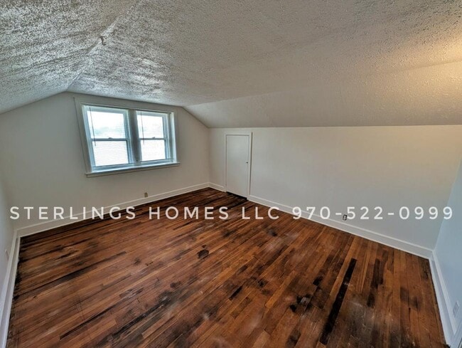 Building Photo - 303 S 3rd Ave