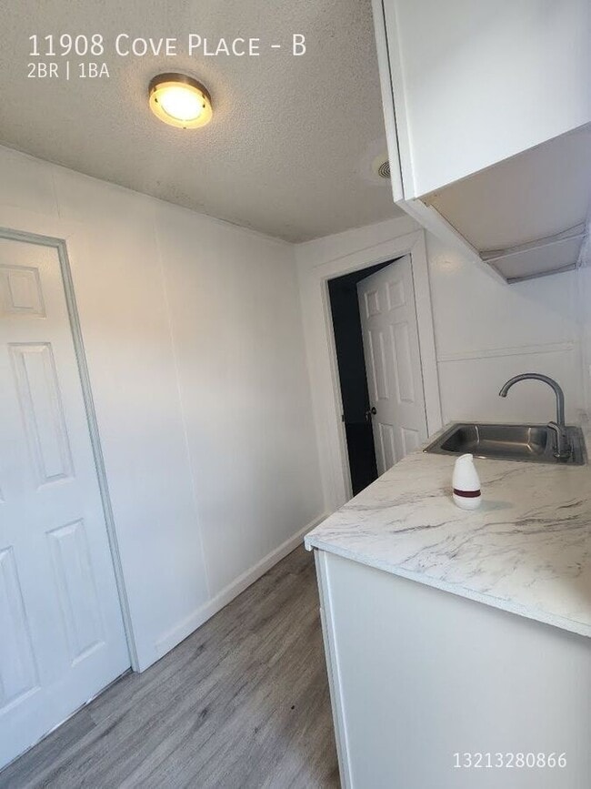 Building Photo - 11908 Cove Pl