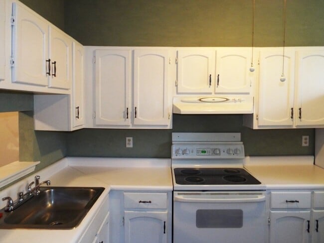Building Photo - 97 Highwood Dr