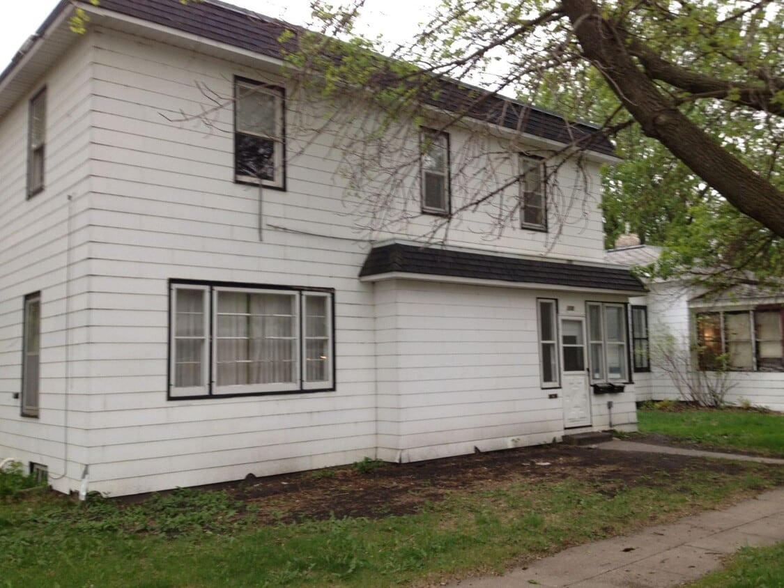 300 1st Ave SW Unit 302, Watertown, SD 57201 Room for Rent in
