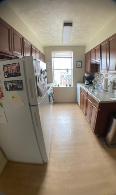 Foto del edificio - 370 S Highland Ave