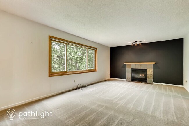 Building Photo - 5870 Dufferin Drive