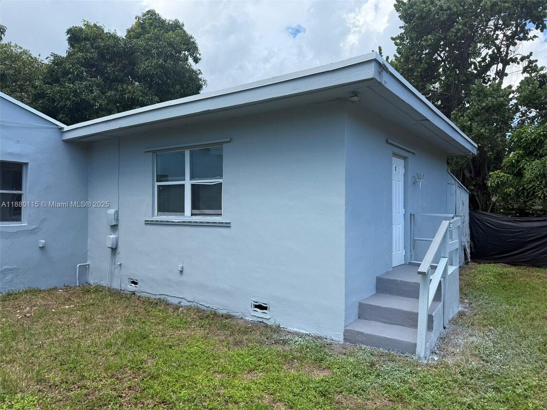 Primary Photo - 2813 Dewey St