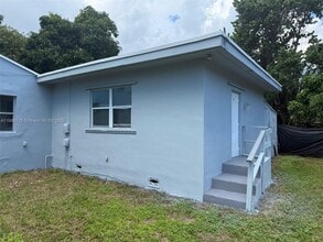 Building Photo - 2813 Dewey St