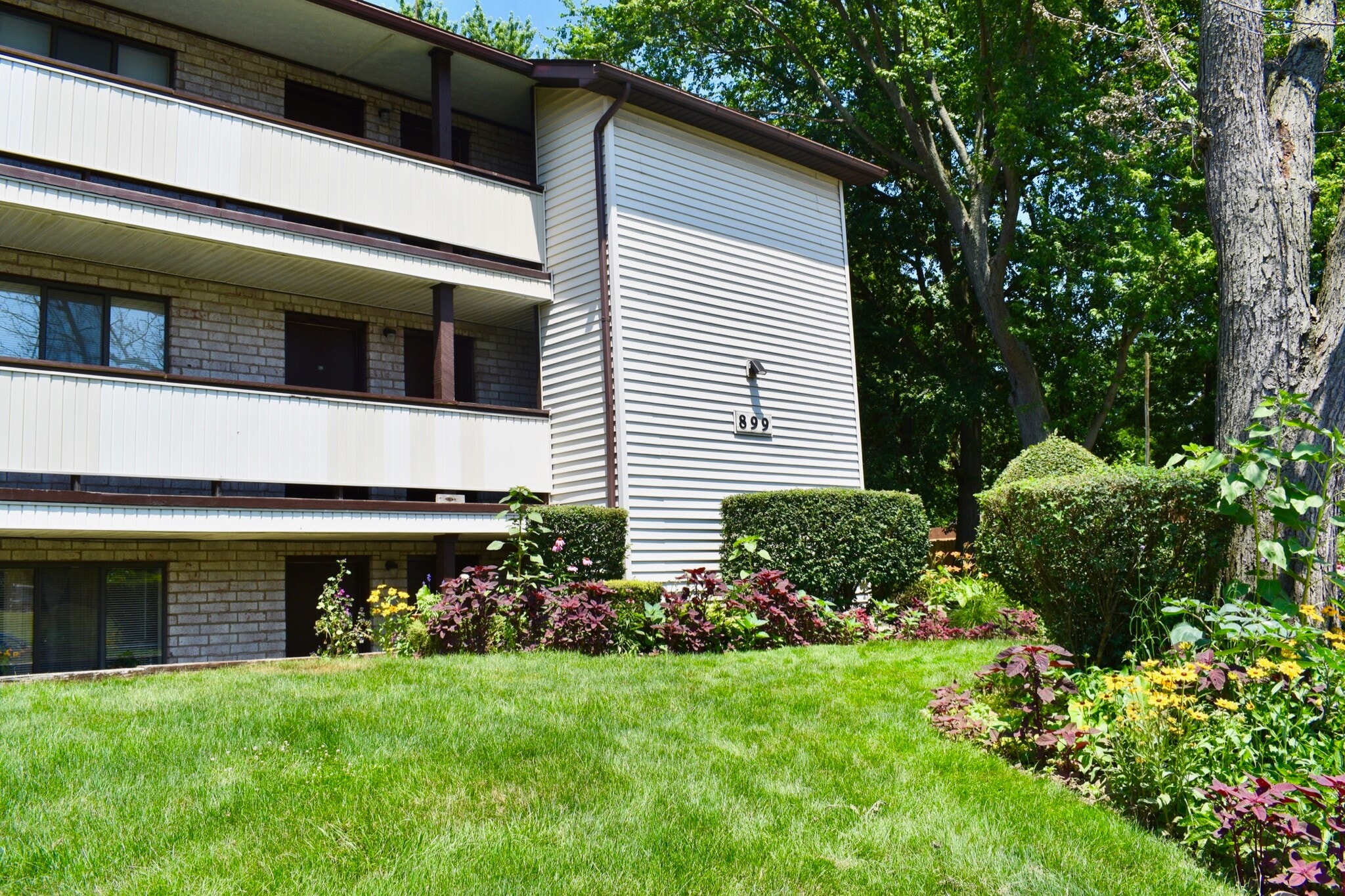 Kenmore Apartments and Townhomes – photo 2