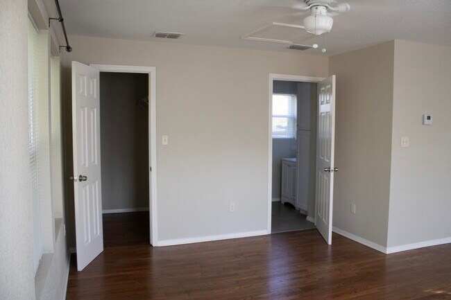 walk-in closet and bathroom - 2534 Lipscomb St