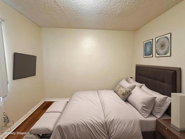 Building Photo - 15Central