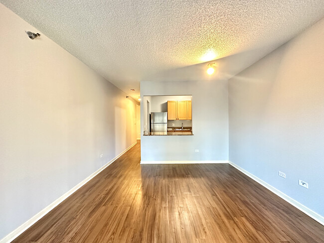 Building Photo - 400 N La Salle Dr