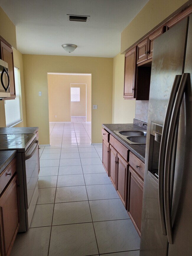 Stainless steel appliances - 124 Stetson St