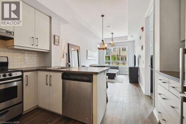 Photo du bâtiment - 40 Esplanade Ln