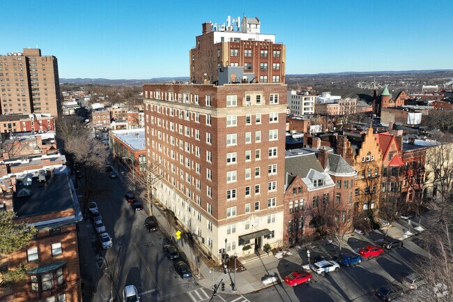 Foto del edificio - 399 Henry Johnson Blvd