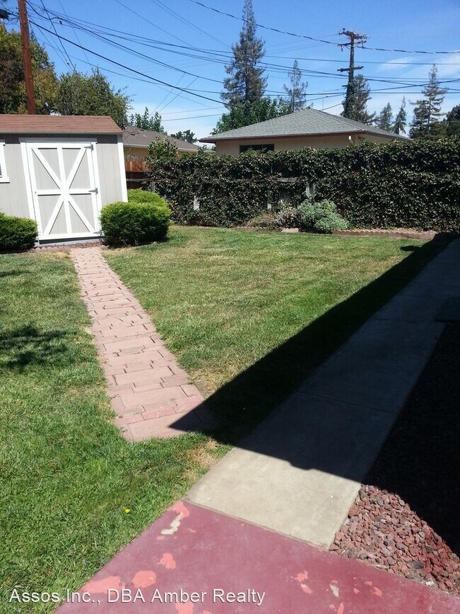 Building Photo - 1111-1113 Doralee Way