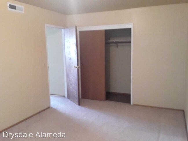 Foto del edificio - 659 Hillsborough St