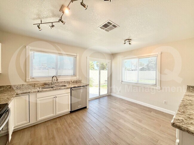 Building Photo - 537 S Danyell Dr