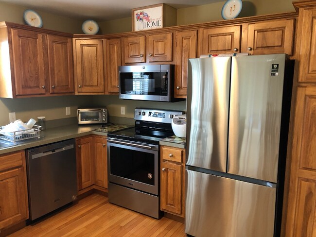 Building Photo - 638 Royal View Dr