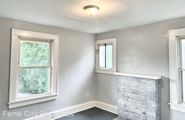 Building Photo - 3 br, 1 bath House - 1438 Rowland Ave NE