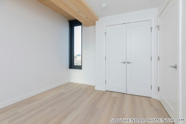 Building Photo - 11 E Lenox St