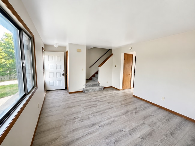Building Photo - Spacious 3 Bed Duplex | Milwaukee, WI