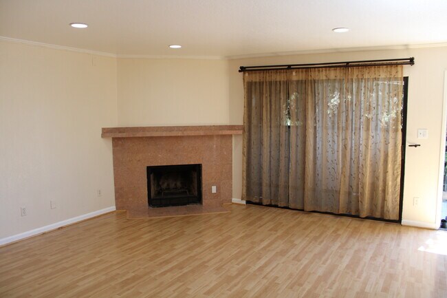 Building Photo - 1348 N Orange Dr
