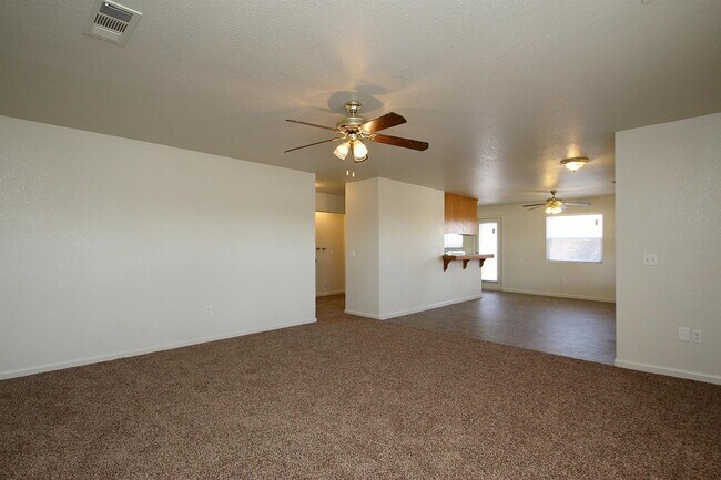 Foto del edificio - 336 S Maple Ave