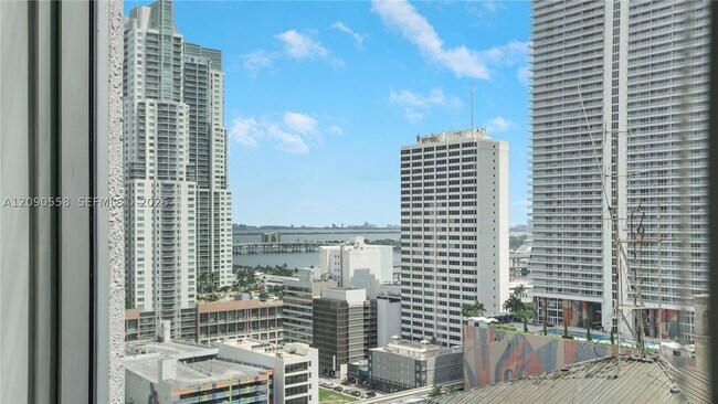 Foto del edificio - 151 SE 1st St
