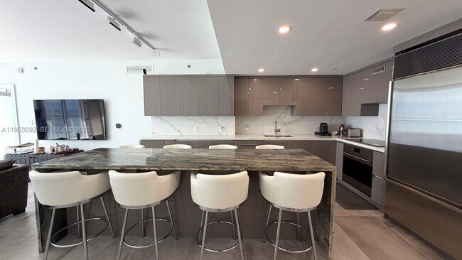 Building Photo - 465 Brickell Ave