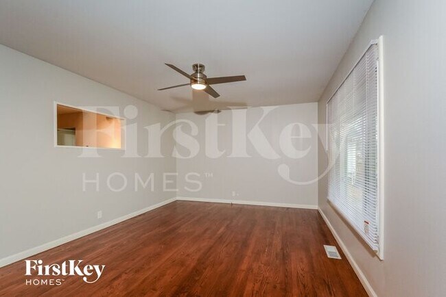 Building Photo - 2415 Cambridge Dr