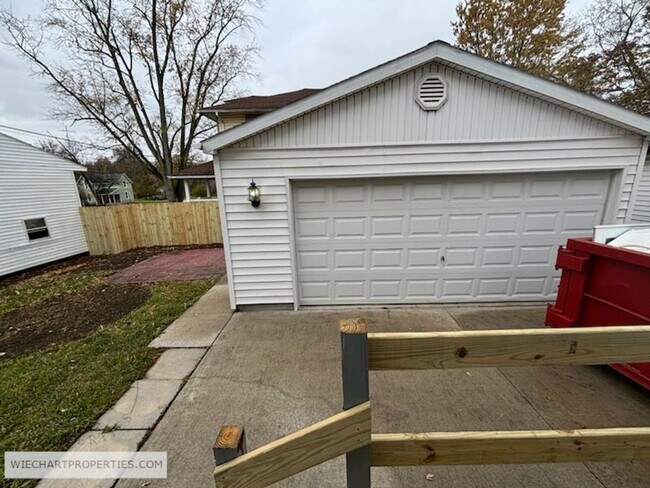 Building Photo - Fully Remodeled Home: 3-Bedroom, 1 Bath wi...