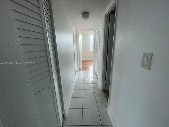 Building Photo - 492 NW 165th St