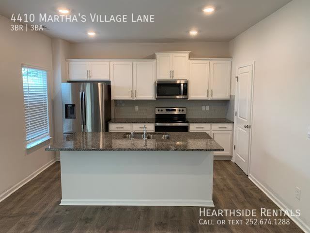 Foto del edificio - 4410 Martha's Village Ln