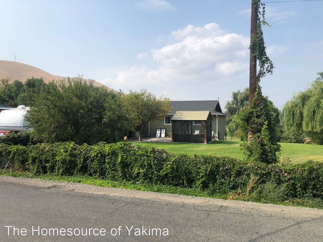 4 br, 2.5 bath House 4213 Thorp Road House Rental in Moxee, WA