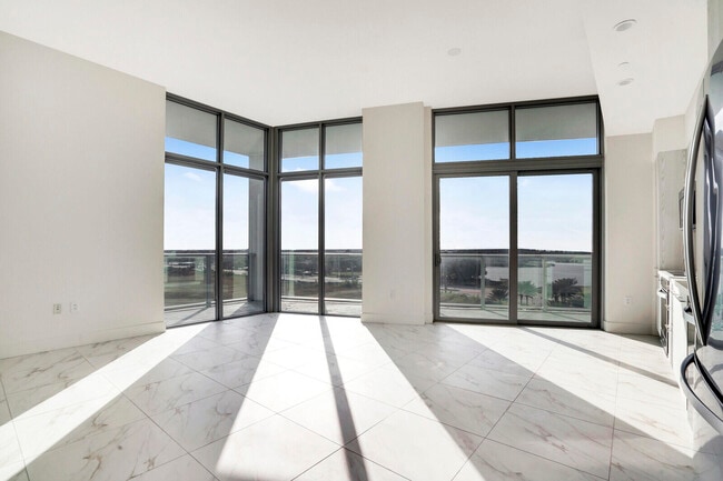 Building Photo - 2000 Metropica Wy