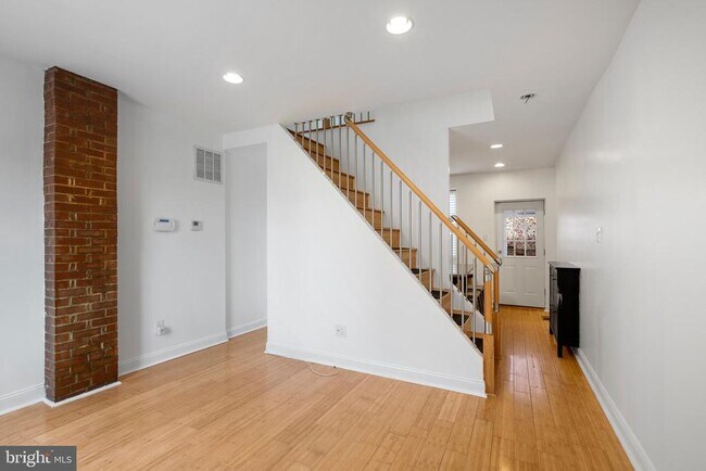 Building Photo - 2539 Webb St