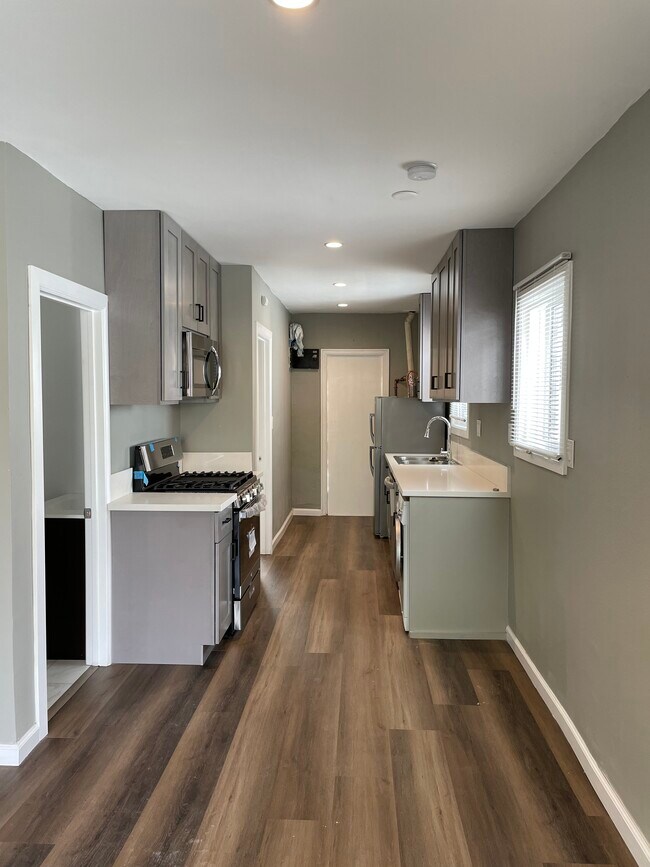 Kitchen - 410 S Coronado St