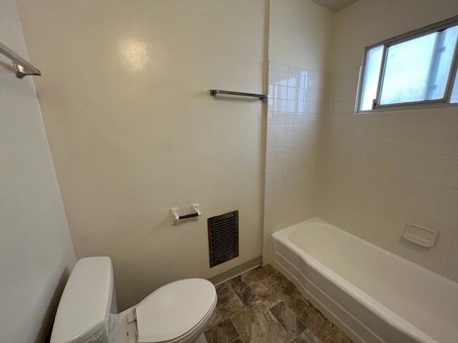 Baño - 11628 Mayfield Ave