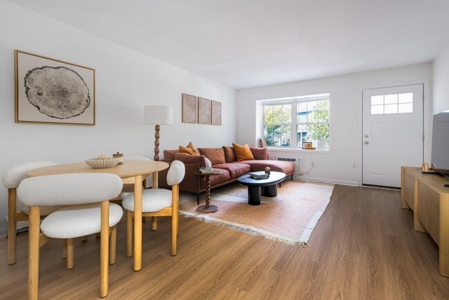 Bright, airy living with all-day sun - Everbend